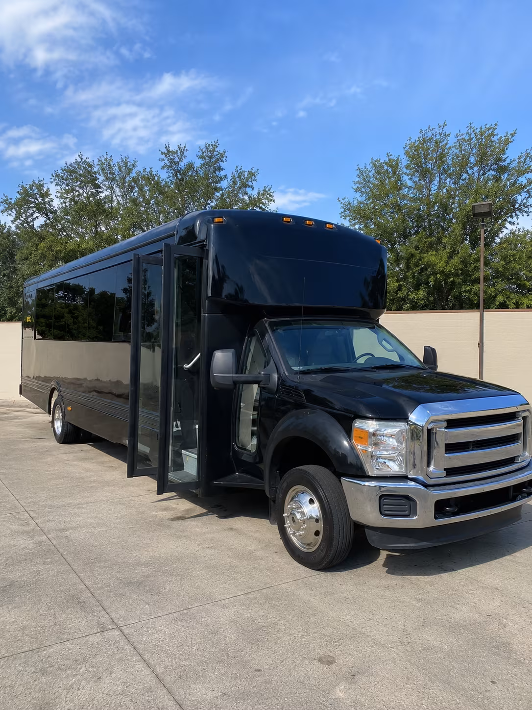 medford 20 passenger party bus